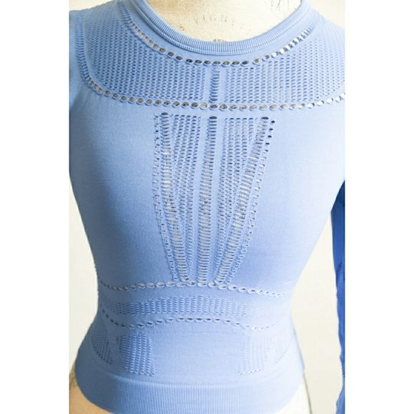 Light Blue Seamless Lazer Cut Crop Top - Picture 2 of 4